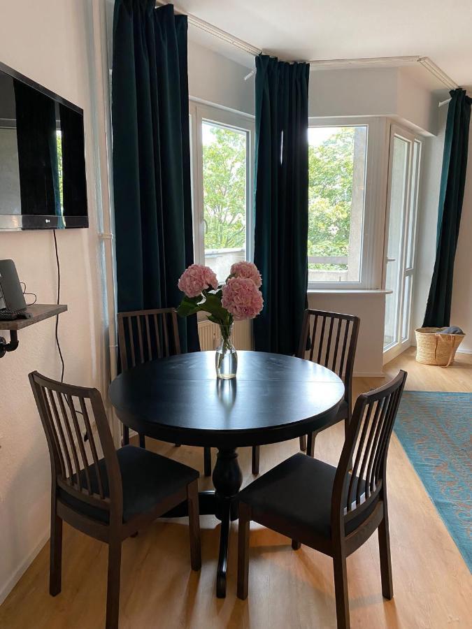 Beautiful Apartment With Balcony Берлин Экстерьер фото