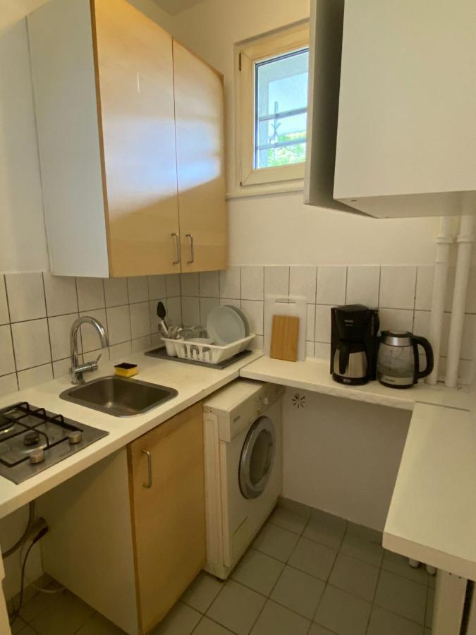Beautiful Apartment With Balcony Берлин Экстерьер фото