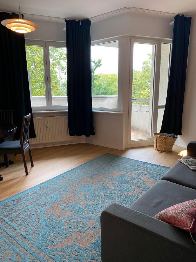 Beautiful Apartment With Balcony Берлин Экстерьер фото
