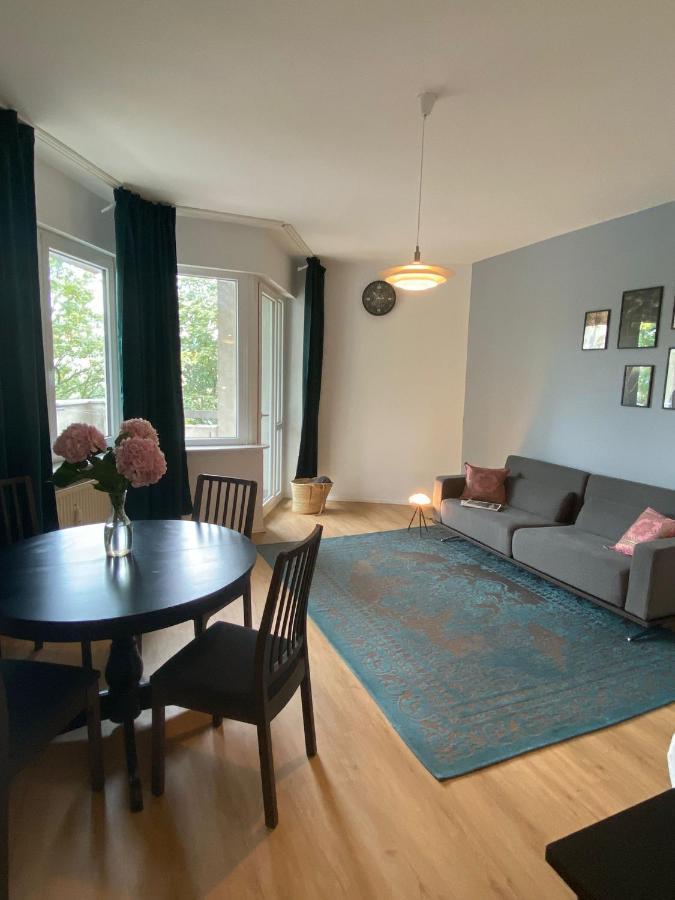 Beautiful Apartment With Balcony Берлин Экстерьер фото