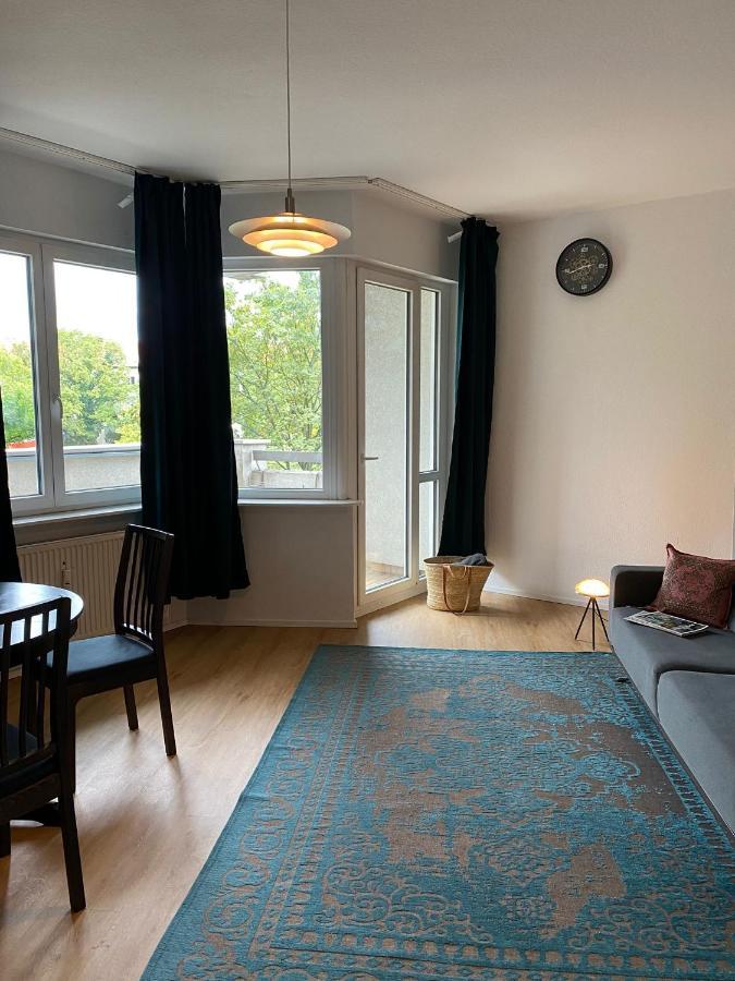 Beautiful Apartment With Balcony Берлин Экстерьер фото